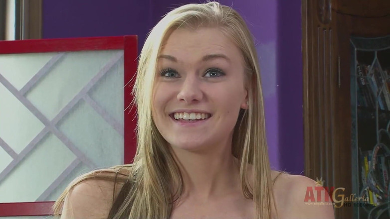 ATKIngdom Fans: Blonde babe strips off and shows her sexy body