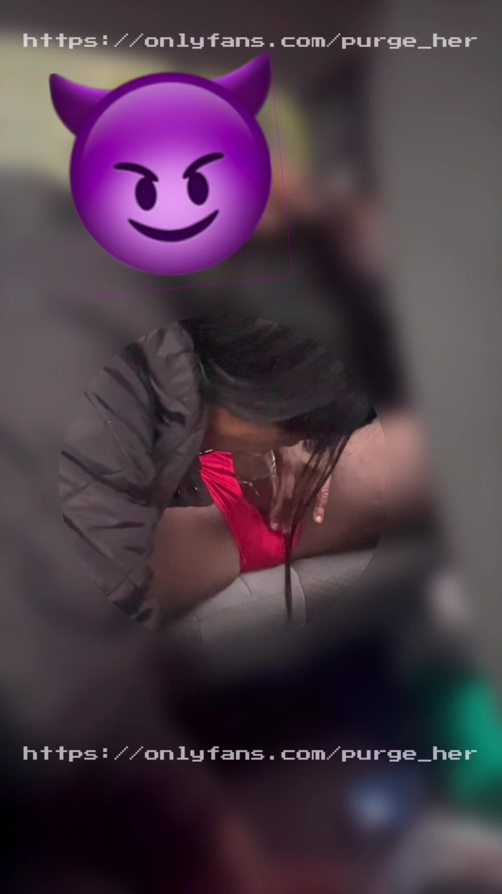 Purge_her: 彼女は快楽のために私のチンコをしゃぶった