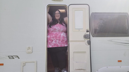 SSBBWLadyBrads: SSBBW kontra małe drzwi przyczepy kempingowej