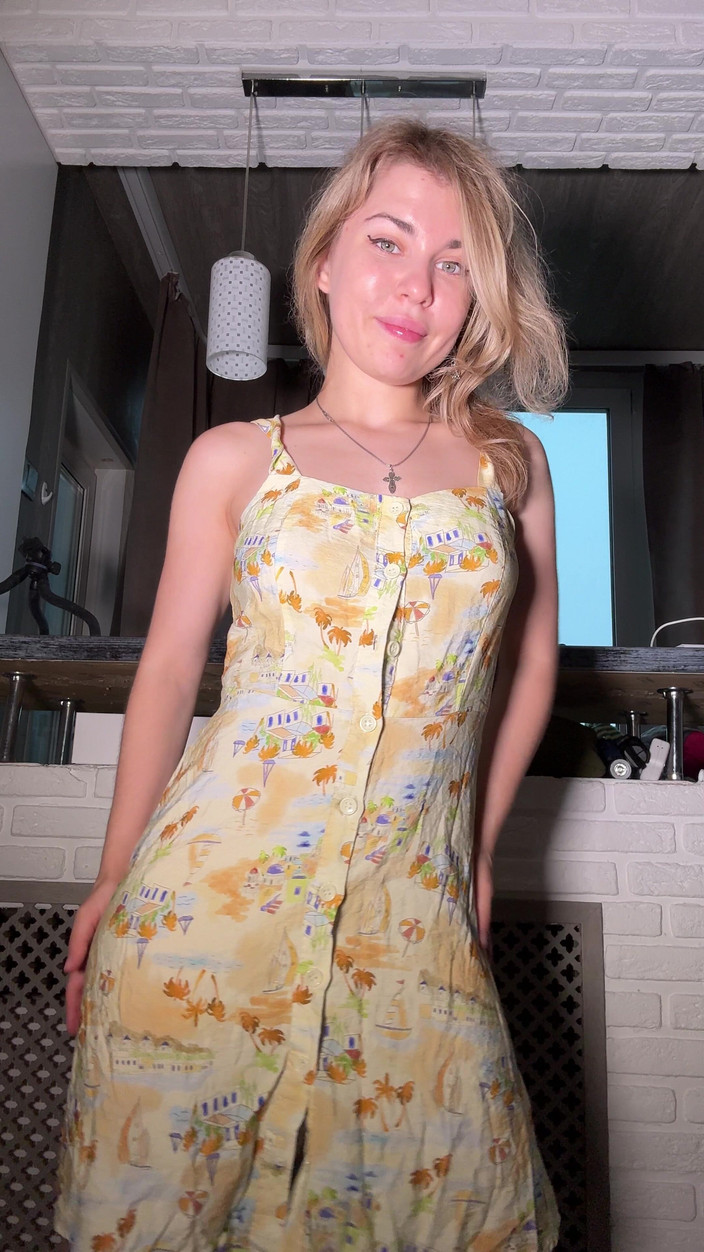 Misty Phoenix: Trong chiếc váy mùa hè không mặc quần lót