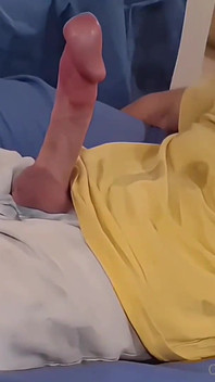 Enorme cazzo di sixxbig è fuori controllo e sborra ...