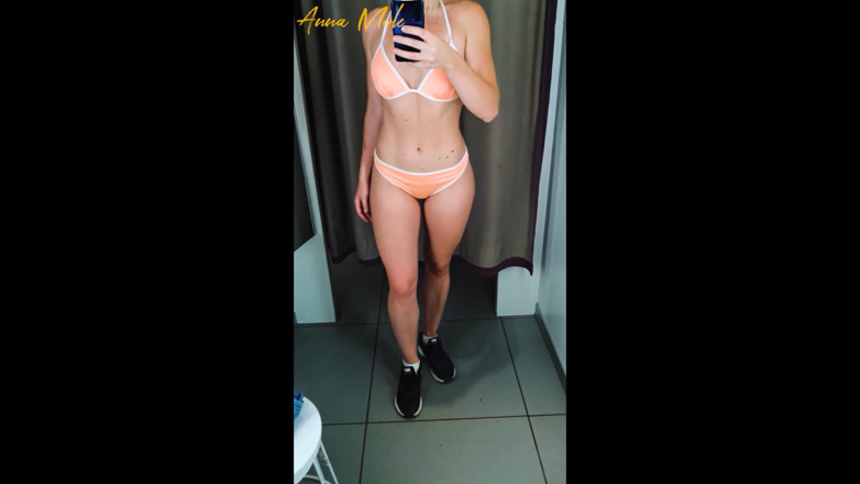 Anna Mole: La ragazza ama provare biancheria intima diversa e filmarla con...