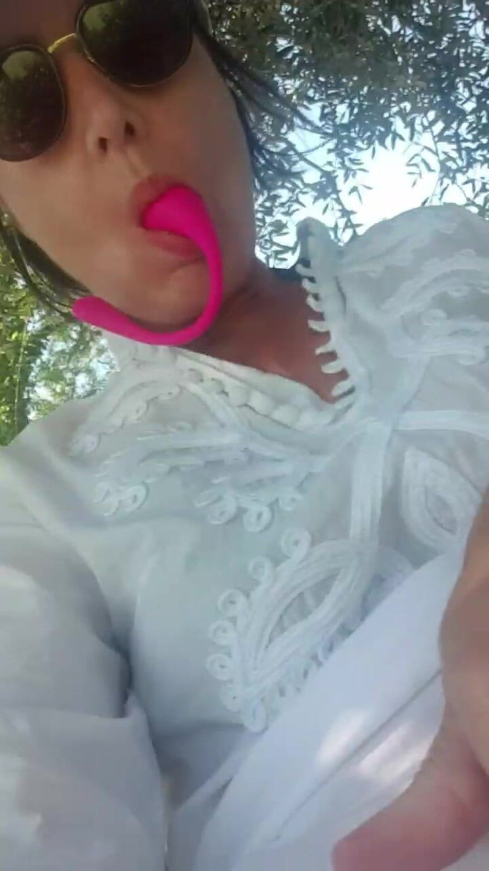 JulieEroticDress: リスキー・プレイスのスクワート