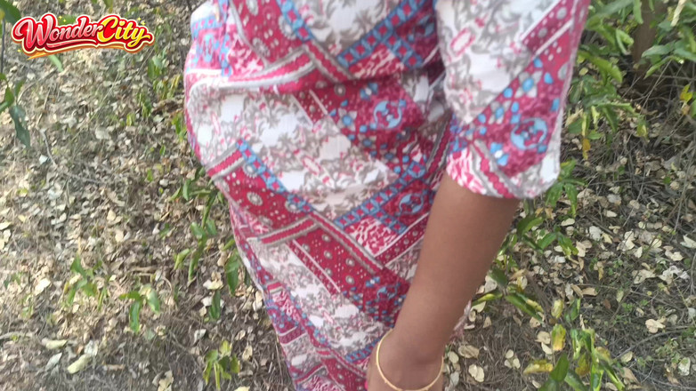 Magilmathi: Venkovní žhavá romantika tamilská