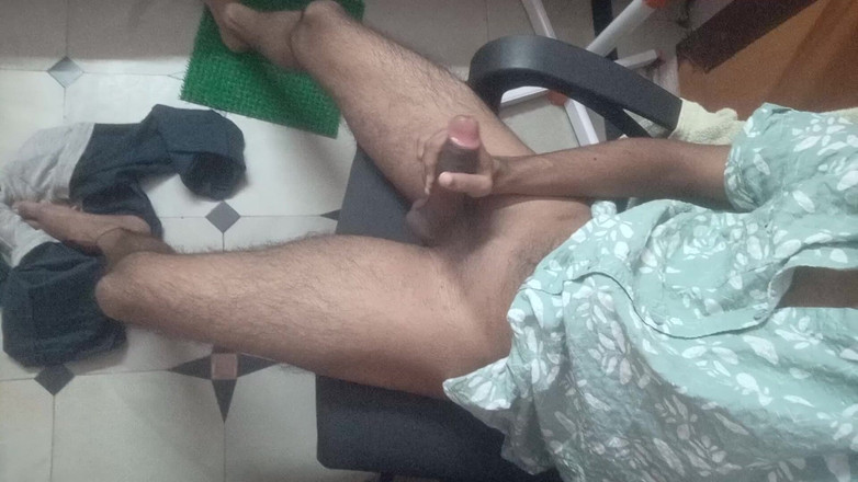 Suhas: Полуночная мастурбация от южно-индийского паренька