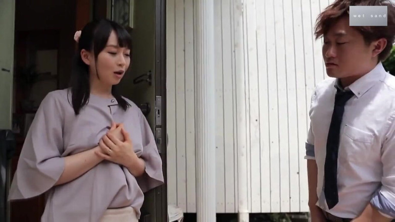 JAV Cosplay: Aziatisch meisje geeft borstvoeding