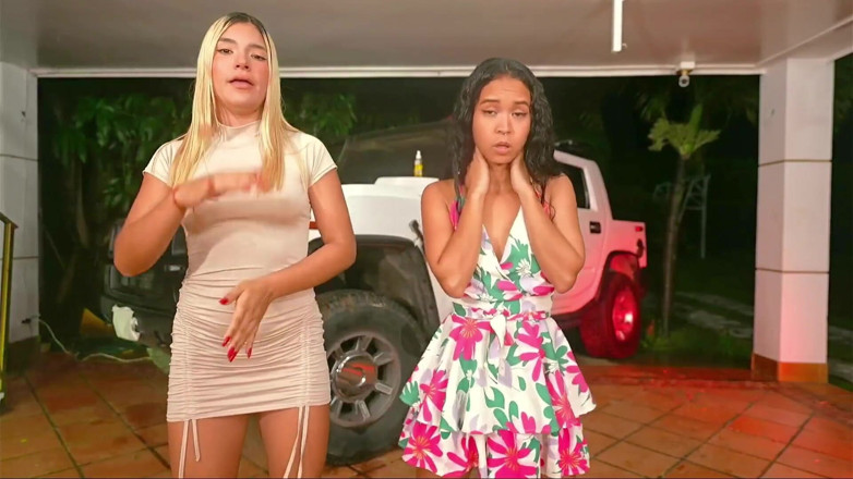 Good Girls Mansion: La animamos a masturbarse con vibrador