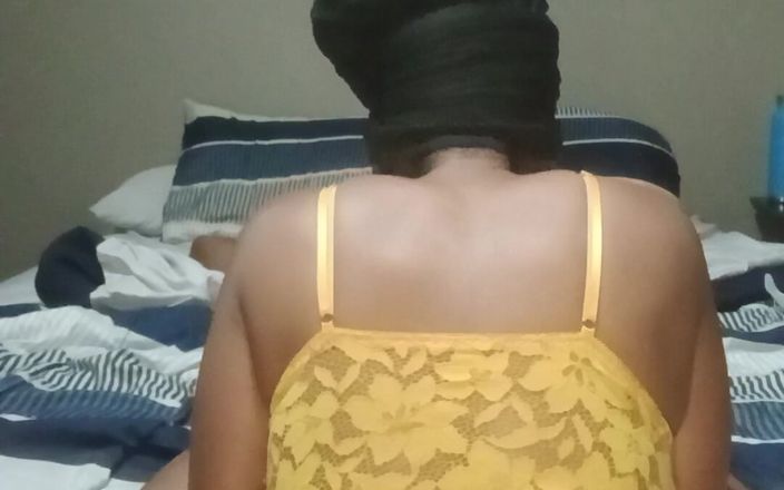 Tj Gyno: Gruba murzynka milf pokazuje seksowny tyłek dla BJ na BBC