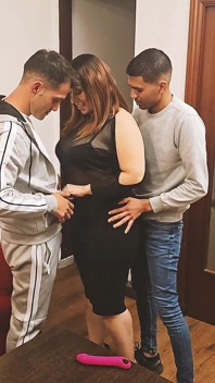 MILF Spagnola Lucia Bianco Scopa Il Suo Figliastro E Migliore Amico