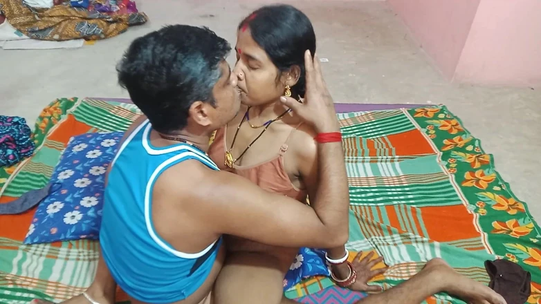 Sumitra-bhabi: ロマンチックなホットファック