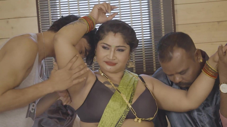 My desi wife: Padrasto e seu filho foderam seus peitos grandes sexy Kambalibi