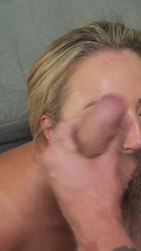 La miLF britannica nicole bond viene scopata dal grosso cazzo americano steve Rickz