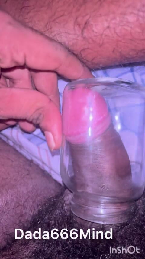 Zingaa: Ragazzo indiano si masturba con un vaso di vetro