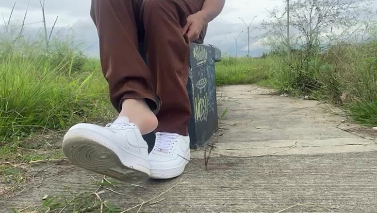 Mr Feet Colombia: My Feet Are Your Religion. Pray with Your Mouth.