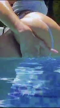 Veux-tu venir à la piscine avec moi ?
