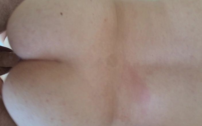 Testicarl: Otrogen MILF fru knullas bakifrån och en cumshot på hennes...