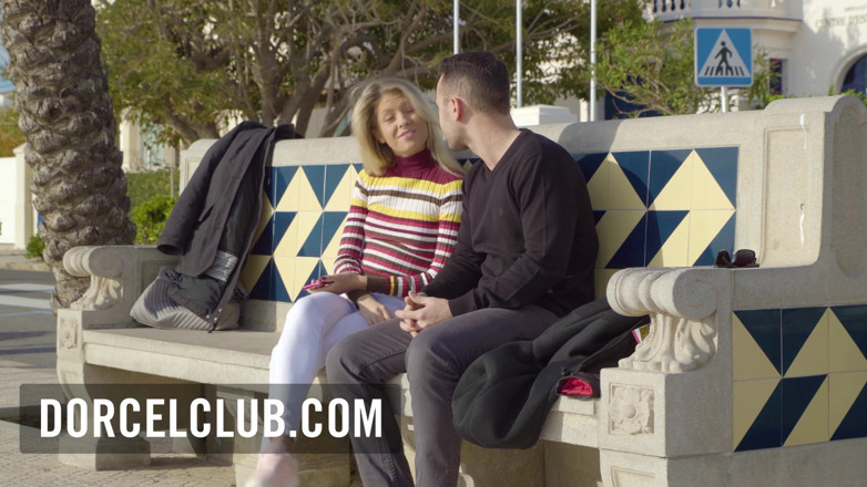 Dorcel Club: Rebecca Volpetti in einem enormen dreier mit 2 männern