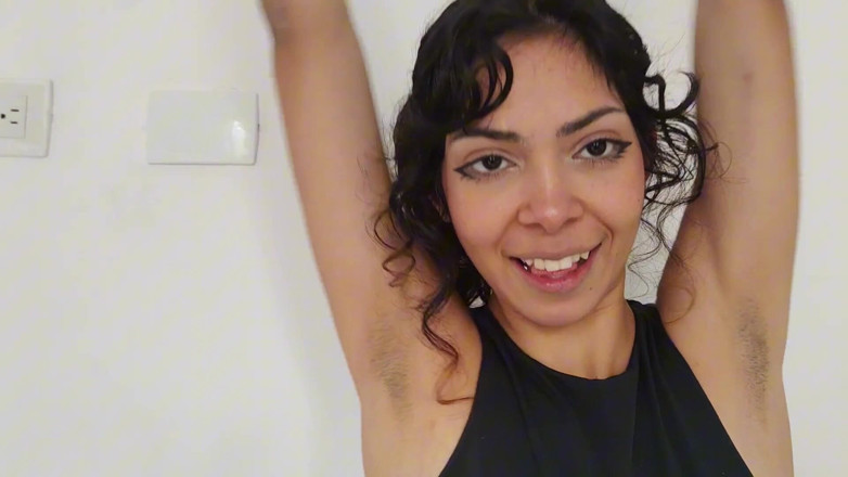 Cindy Luna Petite: La piccola latina looner riceve un colorato massaggio con il...