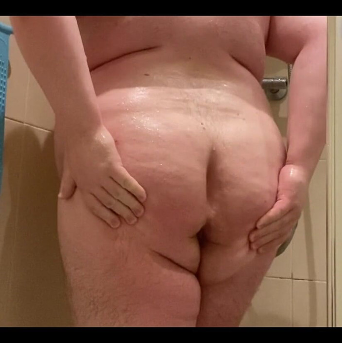 Chub toys: Sedikit waktu mandi, meraba, bermain perut, dengan kontol lembutku. Suka!