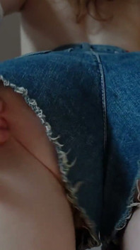 jins shorts men gand aur usse kapre utaarna