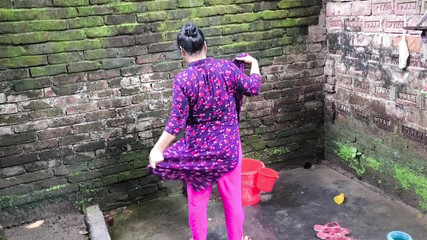 SAFI-SEXY: देसी सौतेली मम्मी युवा लड़के को चोदती है