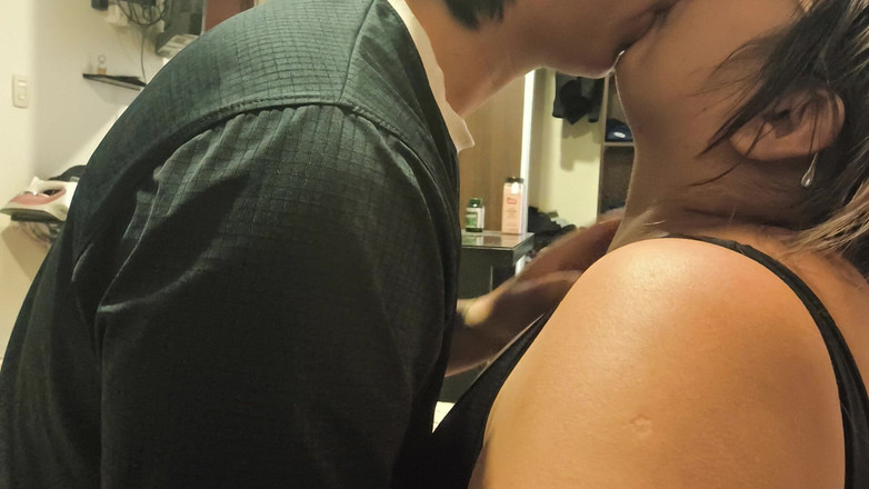 Moo DBOXXX: シングルの継母とのキスセッション、彼女は狂っている