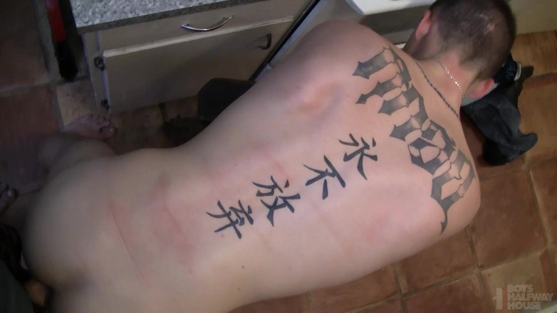 Boys half-way house: Mengambil saku kontolnya