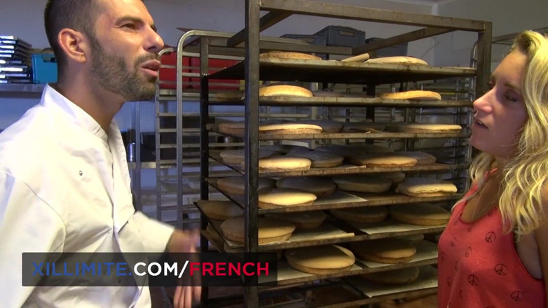 French girls at work: Tukang roti seksi pengen ngentot sama kliennya