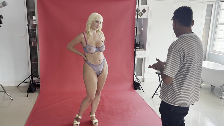 Pro Am Entertainment: Milf Kate Dee se folla al fotógrafo
