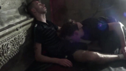 Sneaker Sex Kinky: Šousťátko se poddá v zákusku opukaným klukem