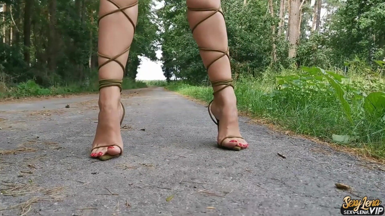 Goddess Lena: Procházka v gladiátorských podpatcích