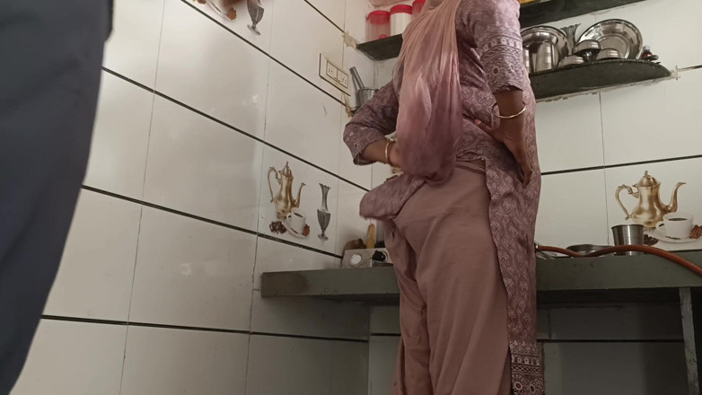 Bhabhi UP: Diversión con bhabhi ji en la cocina