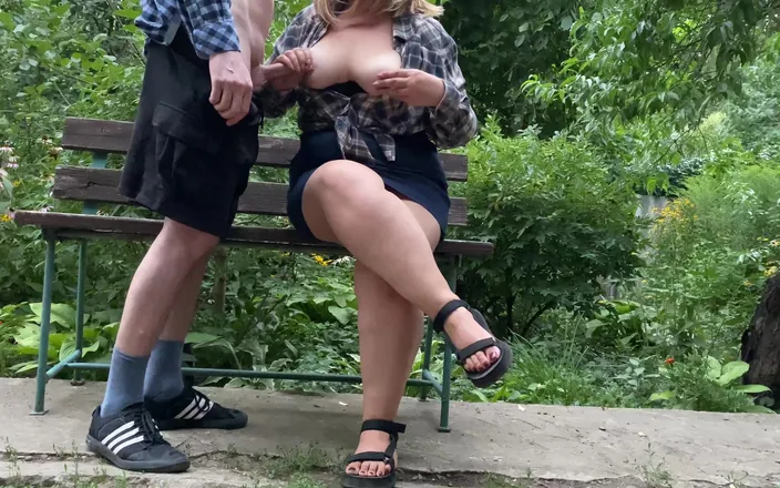 OurFetishLife: Ibu tiri seksi ngebiarkan aku crot di toketnya