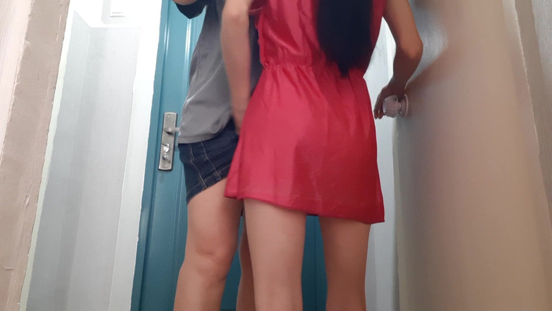 Lesbian-illusion: Eu seduzi uma garota hetero do correio e a masturbava