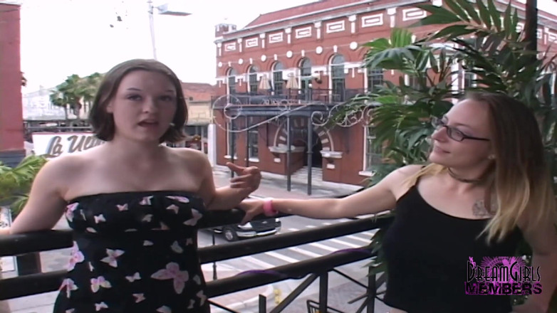 Dream Girls: Kari dan Rose berkelip berisiko di bandar Ybor