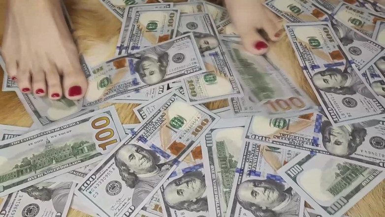 Princess18_: Findom: Bohyně peněz počítá peníze a nutí vás uctívat její...