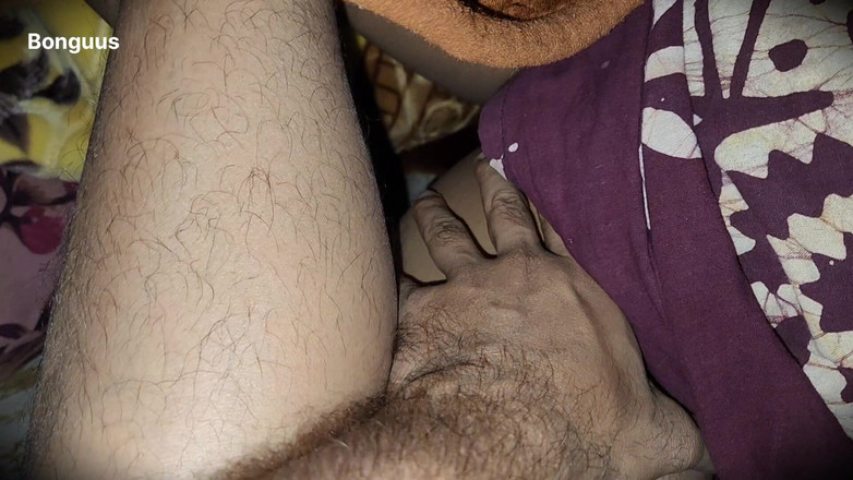 Riya Bonguus: Sdílení postele s macechou Popadla mého ptáka, vystříkal jsem se...