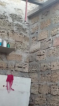 Eu instalei uma câmera no chuveiro e vi uma milf e um cara com um pau grande 2