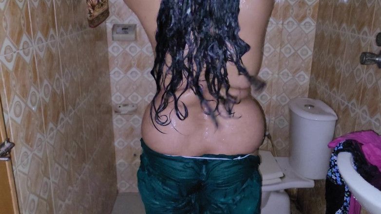 Tasnim Zara: Este atât de mult distractiv pentru a lua o baie...