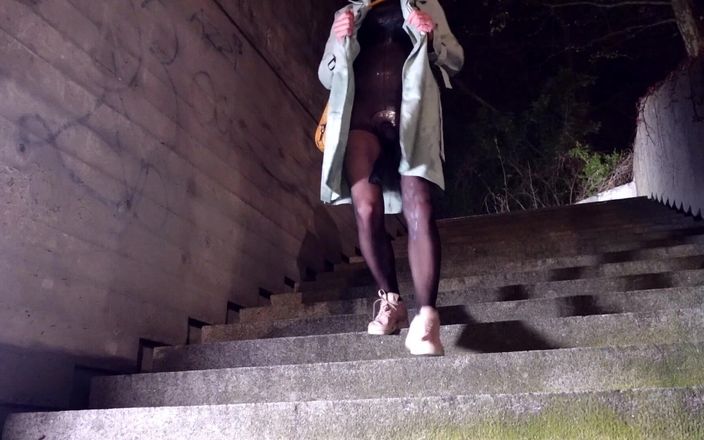 Loreley add: Crossdresser in Body with Penisleeve- Messy
