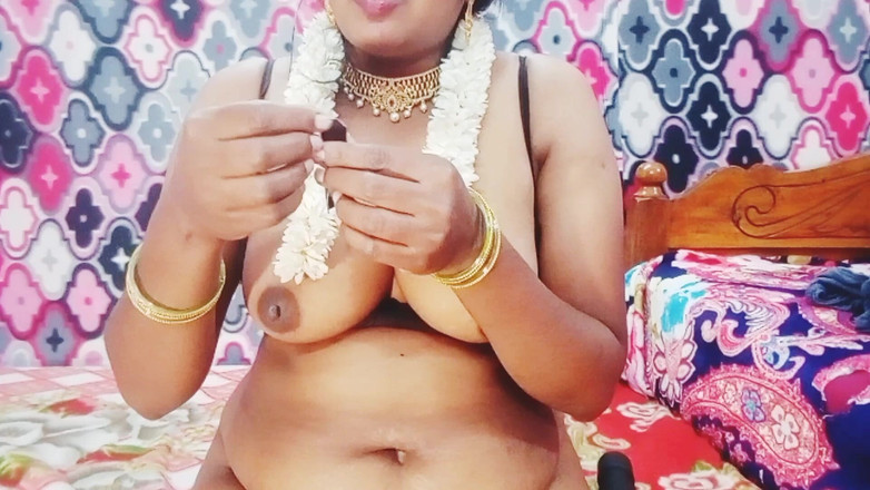 Telugu honey lips: Indická tetička šuká příběhy, Telugské špinavé rozhovory, vlastní sex s vibrátorem