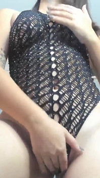 Joven tierno y dulce baila en cámara sin darse cuenta de que está en vivo