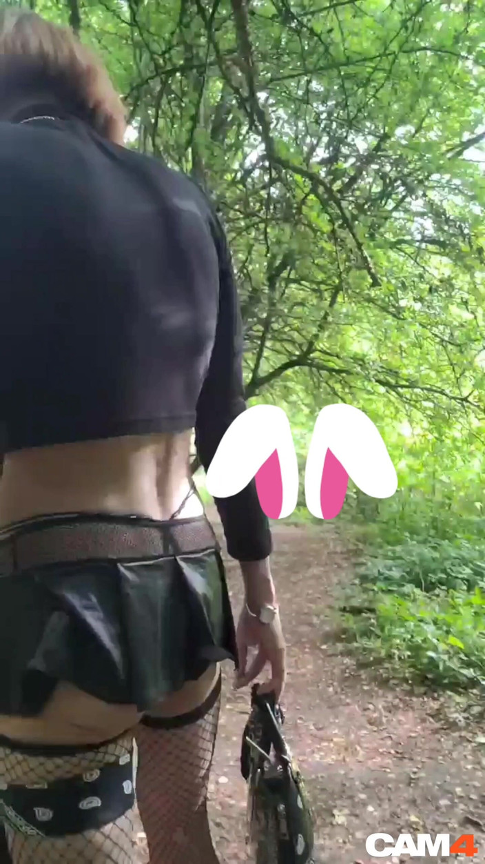 VaneSsa BiTCHx: Запропонували пестити і отримати звідусіль. Маленький дражнити в лісі.