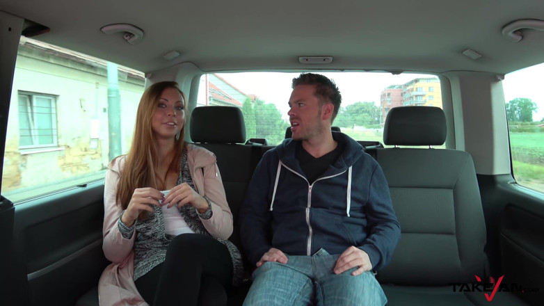 Take Van: Cette jolie fille perdue est toujours la bienvenue dans un...