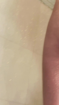 Ella me atrapó mirándola y me dejó frotar su coño