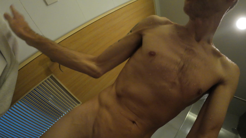 SkinnyWithAHugeDick: 彼女がシャワーで私を驚かせるとは知りませんでした