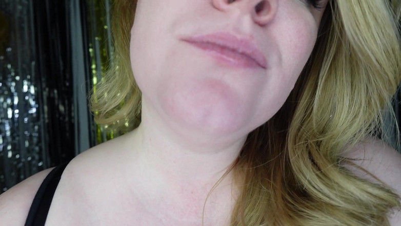 Julie Bliss: Giantess Julie Bliss - Happy New Year 