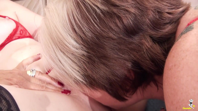 Dirty Doctors Clips - Mature British Lesbians: 三人の女の子の楽しみ