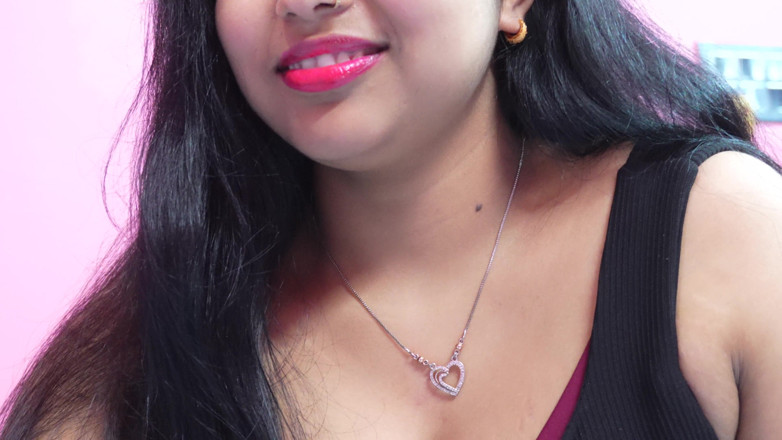 Neha bhabhi0832: Sex Šéfa Se Zaměstnancem, Pokud Šéfova Manželka Nebyla Na Telefonu, Pak Dívka...