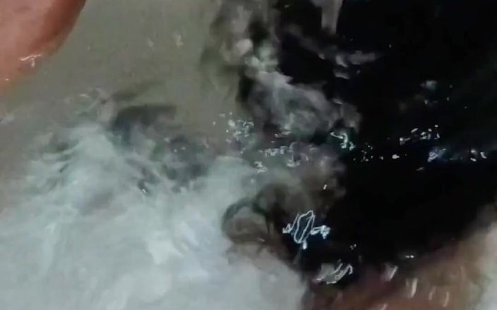 Anabel 693: Ana je šílená pod vodou, jsou slyšet velké zvuky